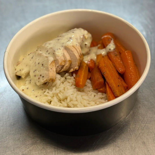 Blanc de volaille à la moutarde à l’ancienne, riz et carottes